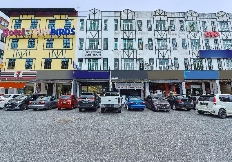 فندق Spot On 90449 Bed Station Guest House Dormitory