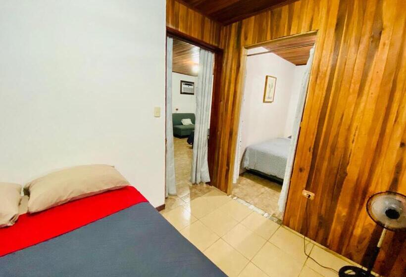 ベッドアンドブレックファースト Gufo Rooms , Apartahotel , La Fortuna Volcan Arenal