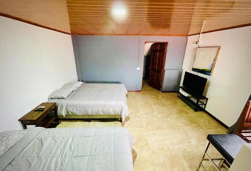 ベッドアンドブレックファースト Gufo Rooms , Apartahotel , La Fortuna Volcan Arenal