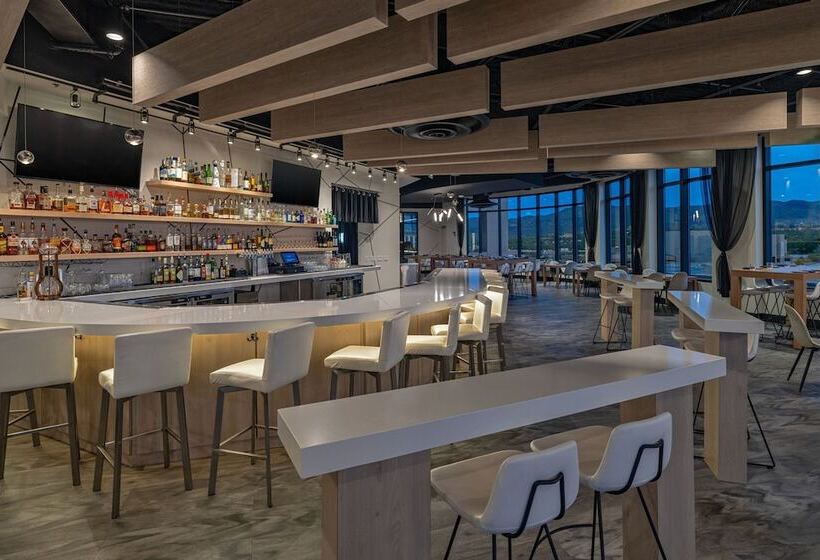 هتل Element Colorado Springs Downtown