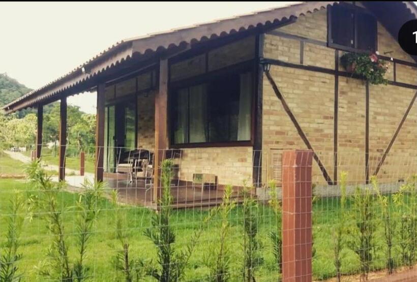 Пансион Caminhos Da Serra Do Tabuleiro   Chalé Das árvores