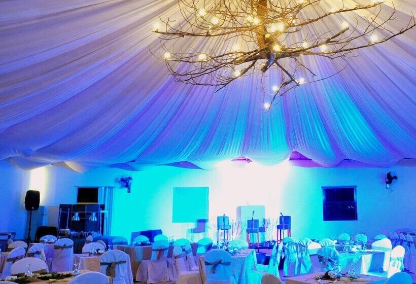 فندق Azalea Residences Baguio