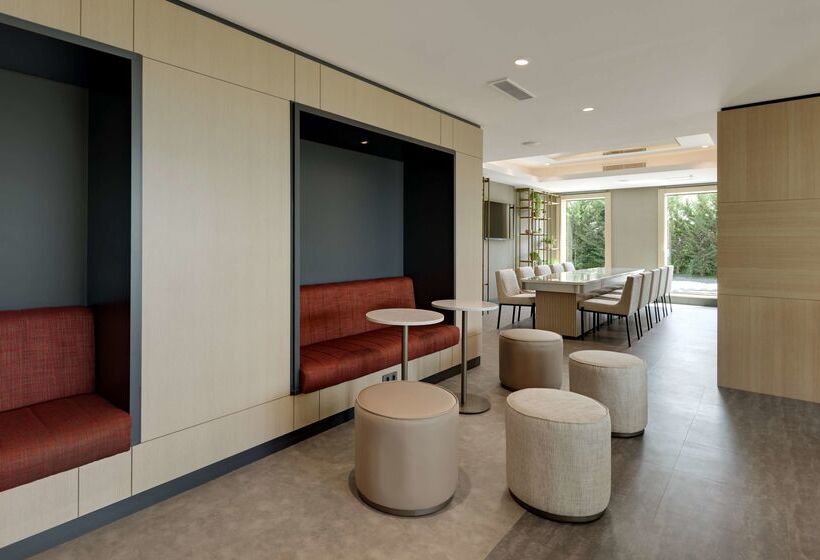 Doubletree By Hilton Hotel Van