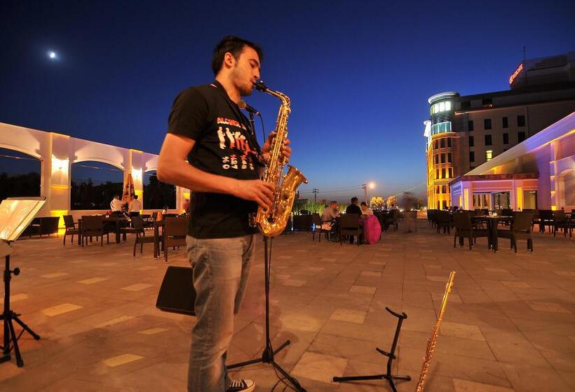 Doubletree By Hilton Hotel Van