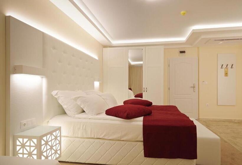 هتل Perla Beach Luxury   All Inclusive & Free Beach Access