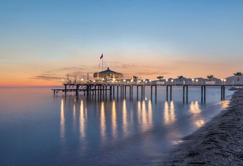 استراحتگاه Wyndham Garden Lara