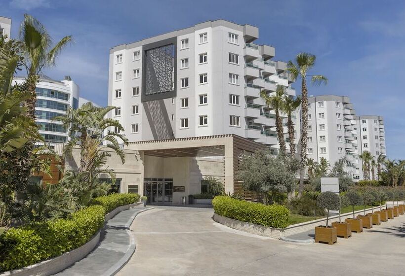 استراحتگاه Wyndham Garden Lara