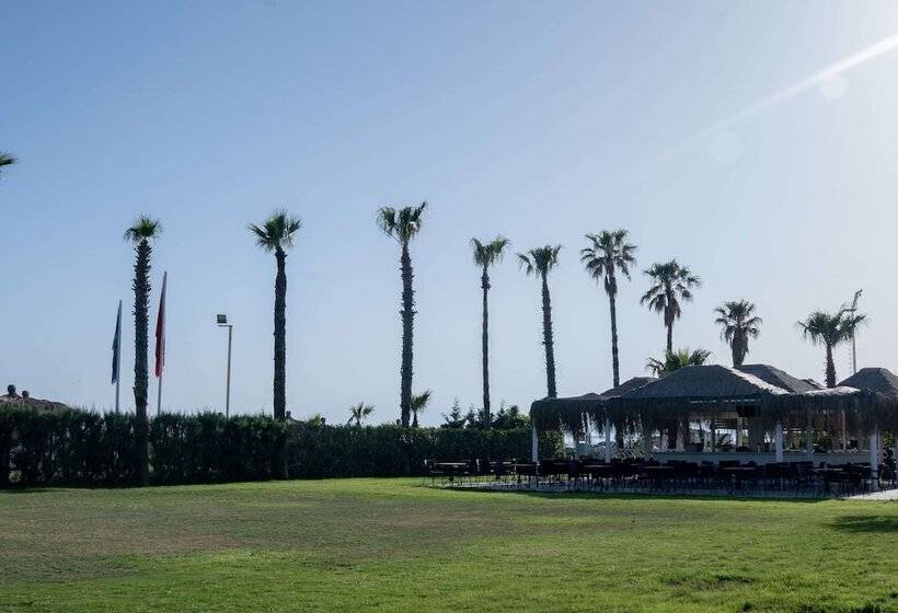 استراحتگاه Wyndham Garden Lara