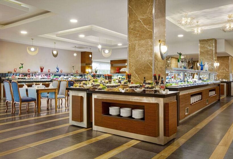 استراحتگاه Wyndham Garden Lara