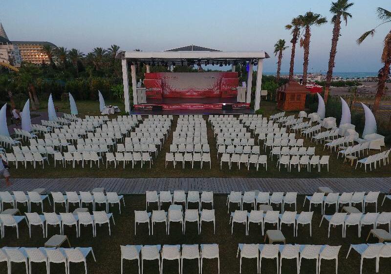 استراحتگاه Wyndham Garden Lara