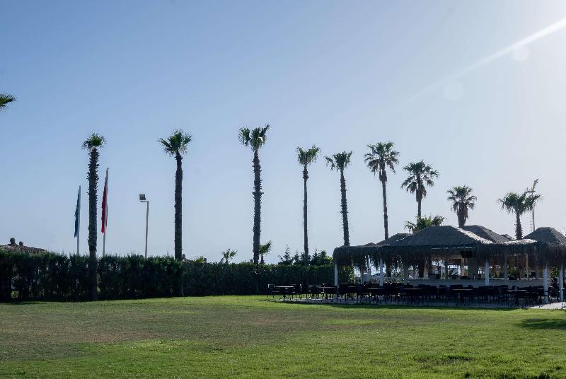 استراحتگاه Wyndham Garden Lara