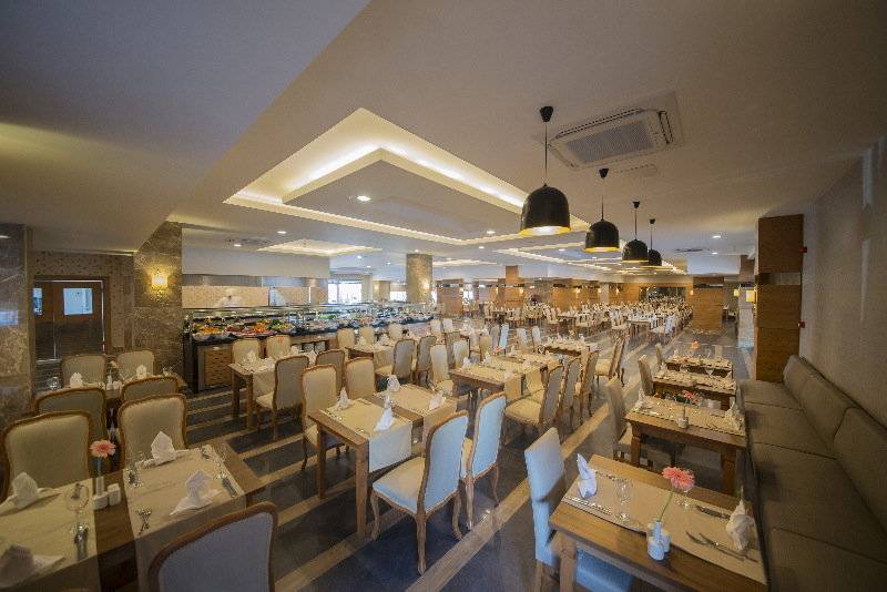 استراحتگاه Wyndham Garden Lara