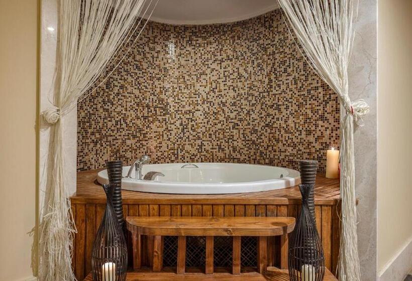 استراحتگاه Wyndham Garden Lara