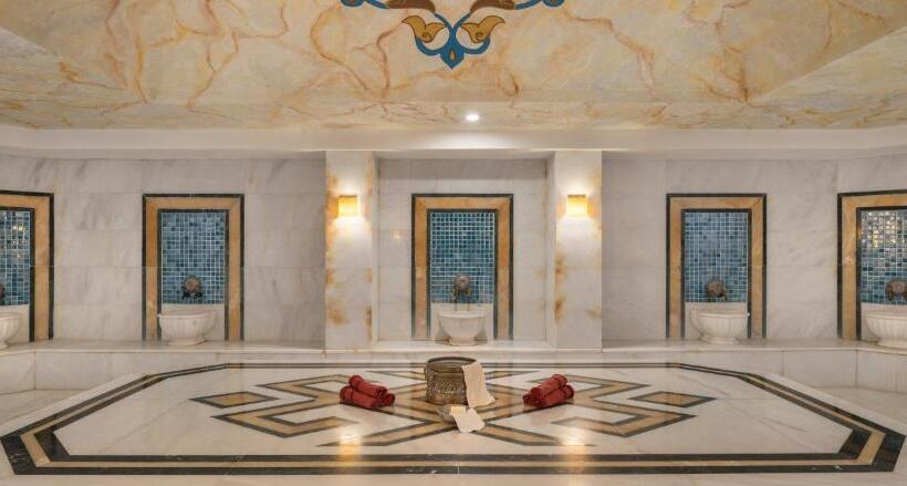 استراحتگاه Wyndham Garden Lara