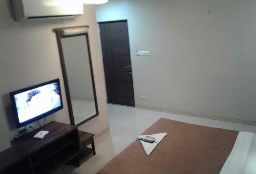 فندق Krishna International