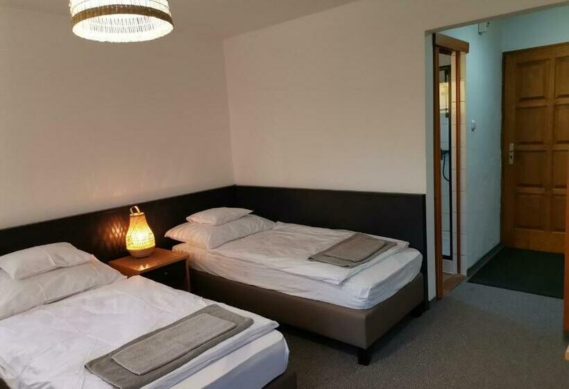 مبيت وإفطار Jonathan Bed&pizza