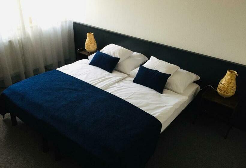 ベッドアンドブレックファースト Jonathan Bed&pizza