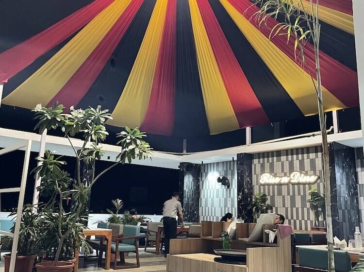 בית מלון כפרי Chitra Executive