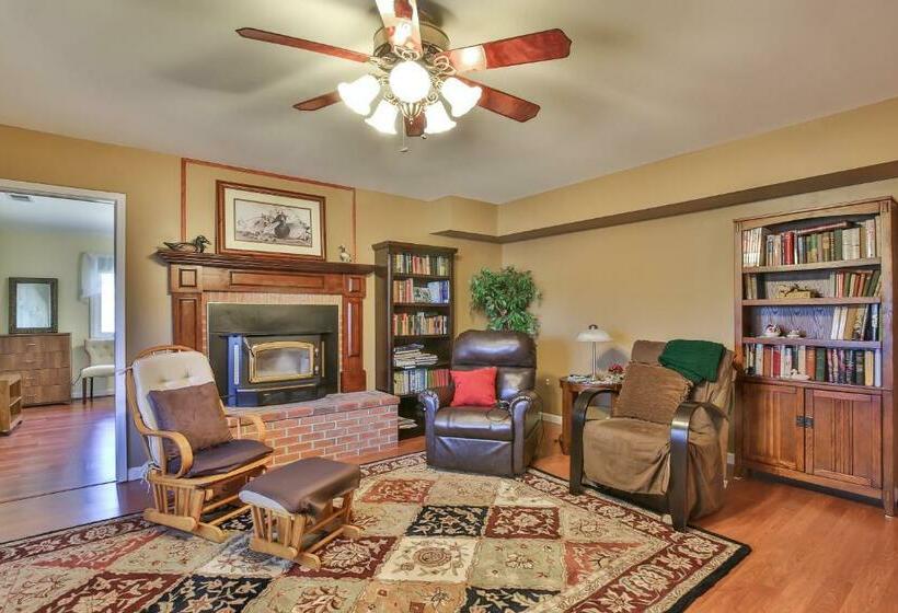 住宿加早餐  Purcellville Home