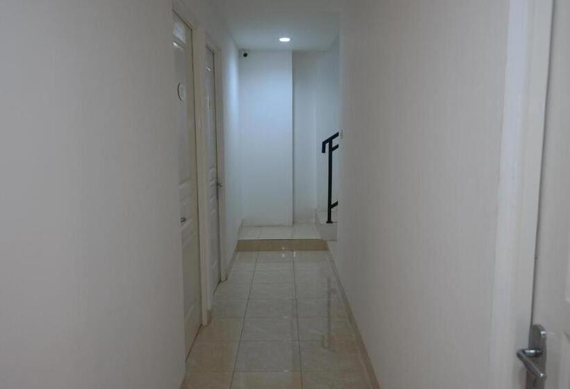 فندق Reddoorz Near Mall Ratu Indah 3
