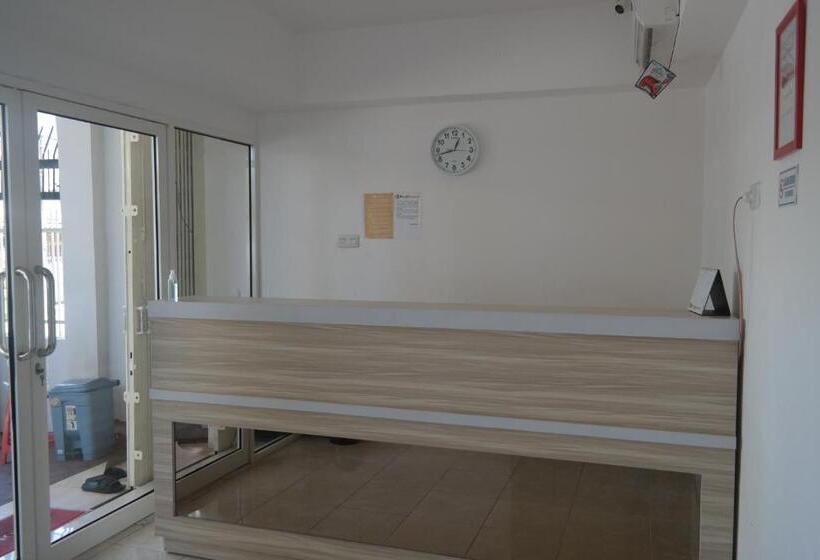 فندق Reddoorz Near Mall Ratu Indah 3