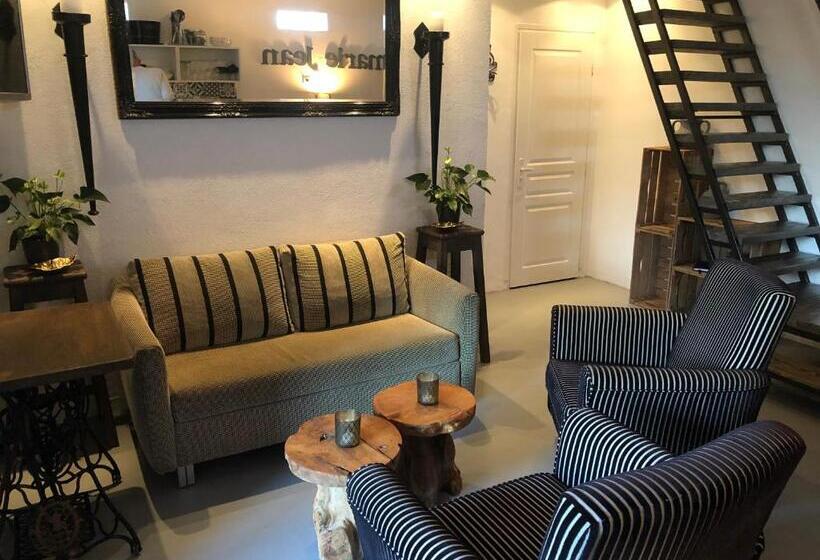 ベッドアンドブレックファースト Marie Jean Chambre D Hotes & Gite