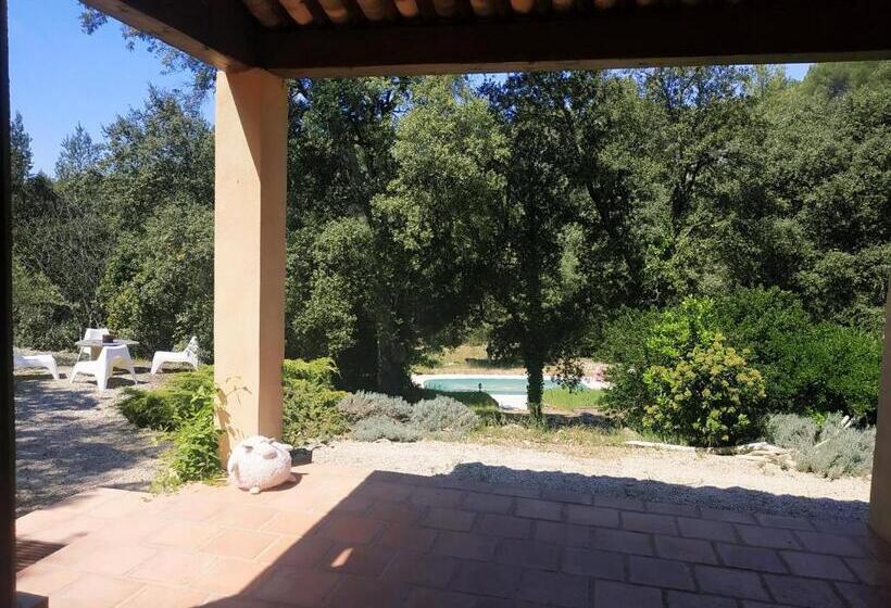 پانسیون Villa Bleucassis