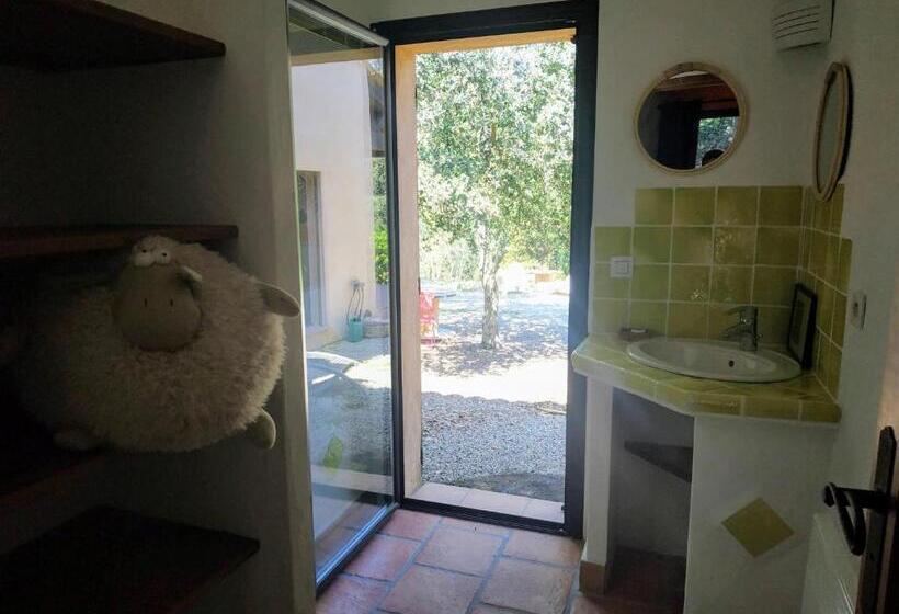 پانسیون Villa Bleucassis