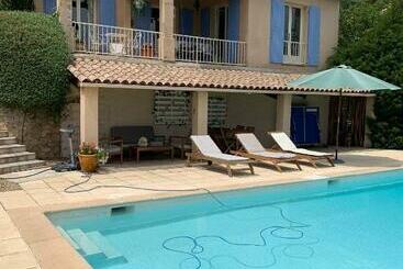 تختخواب و صبحانه Villa Magnolia
