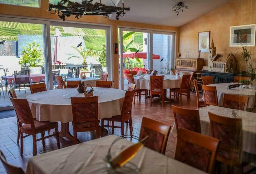 ホテル Weinhaus Burg Schneider