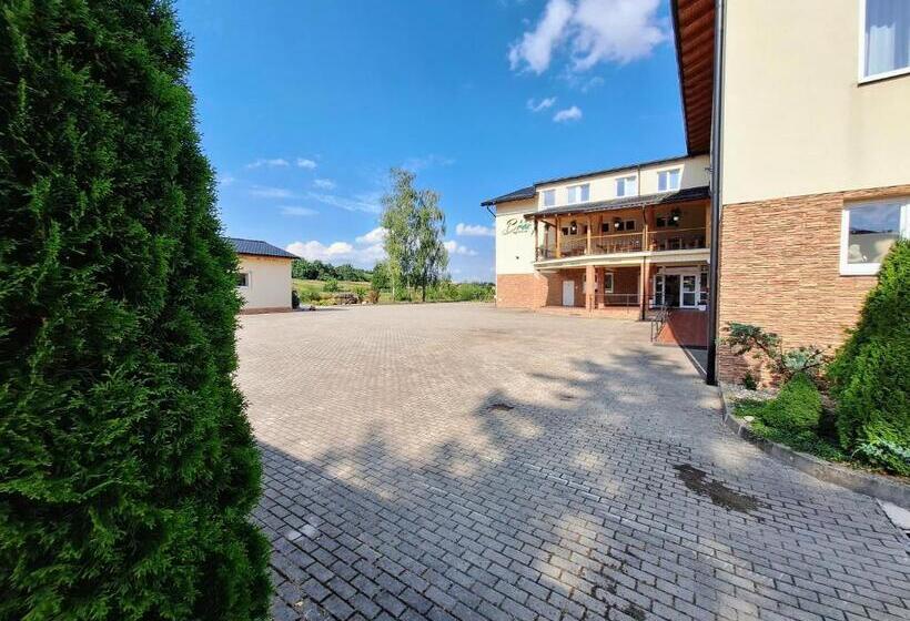 بنسيون Agrohotel Tri Brezy