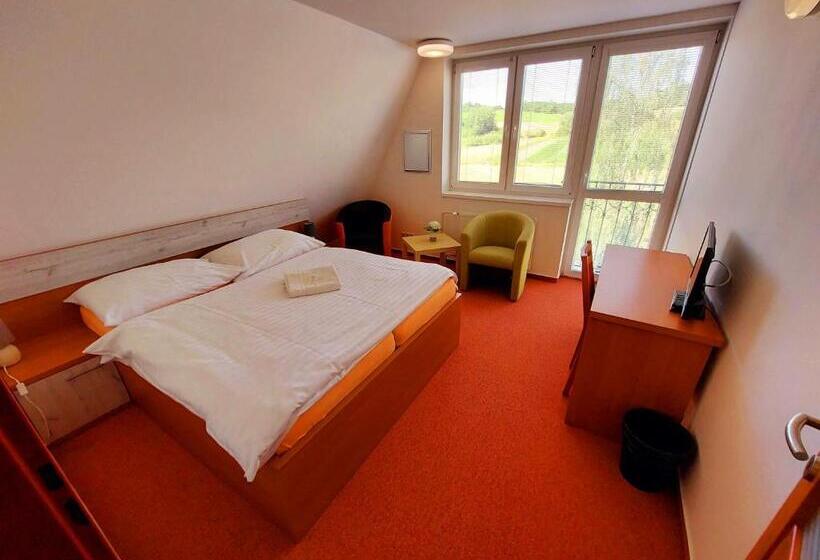 بنسيون Agrohotel Tri Brezy