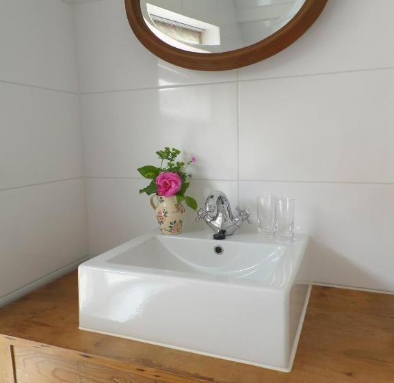 Bed and Breakfast Bij De Buren