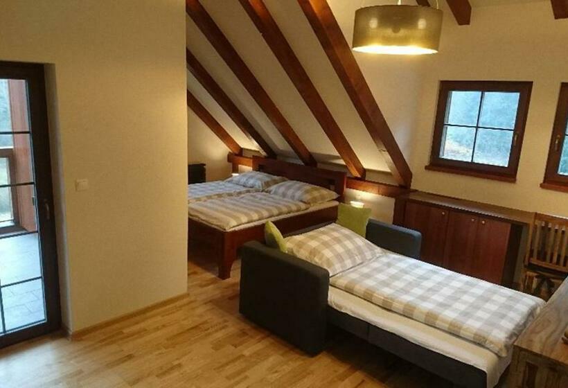 پانسیون Jezírko Lesní Restaurant & Penzion