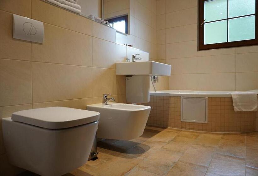 پانسیون Jezírko Lesní Restaurant & Penzion