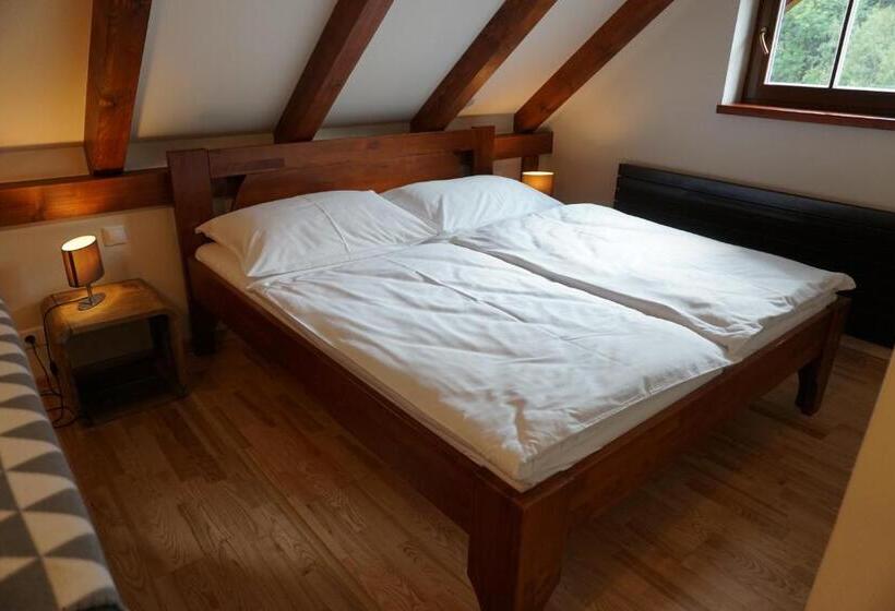 پانسیون Jezírko Lesní Restaurant & Penzion