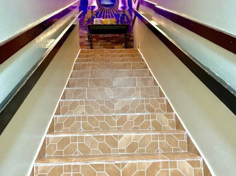 هاستل Seaview Inn