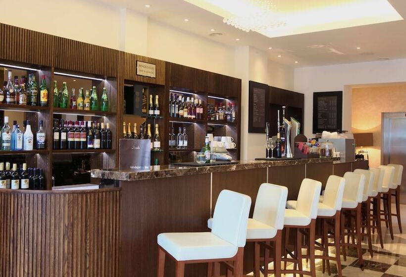 فندق Park Grand Heathrow