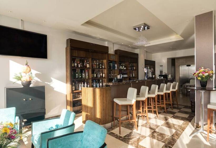 فندق Park Grand Heathrow