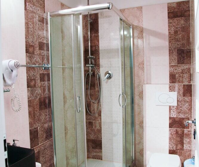 تختخواب و صبحانه Navona Nice Room