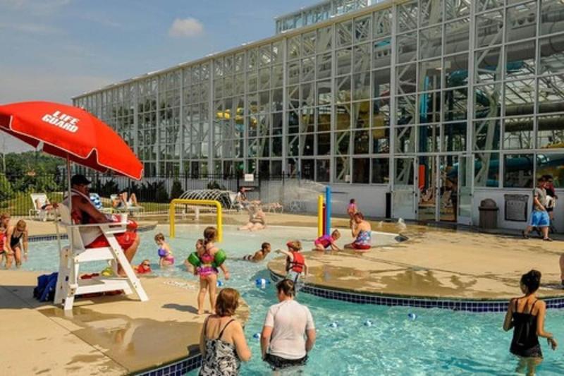 בית מלון כפרי Big Splash Adventure Indoor Water Park & Resort