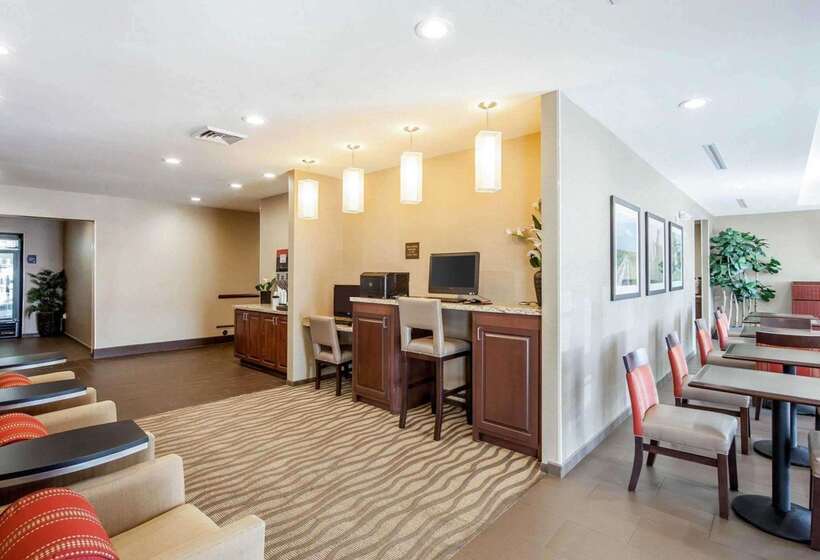 هتل Comfort Suites Marietta Parkersburg