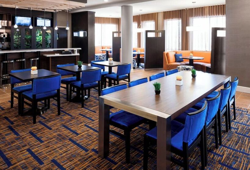 בית מלון כפרי Courtyard By Marriott Houston North/shenandoah