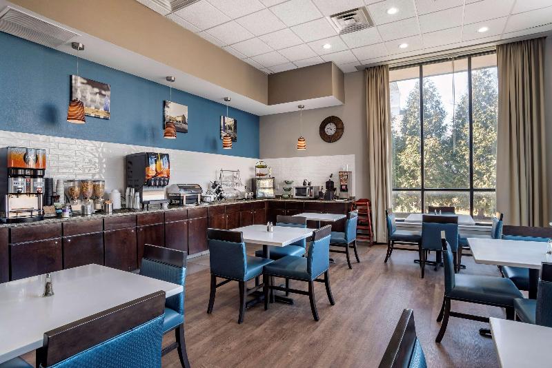Отель Best Western Plus Philadelphia Airport South At Widener University