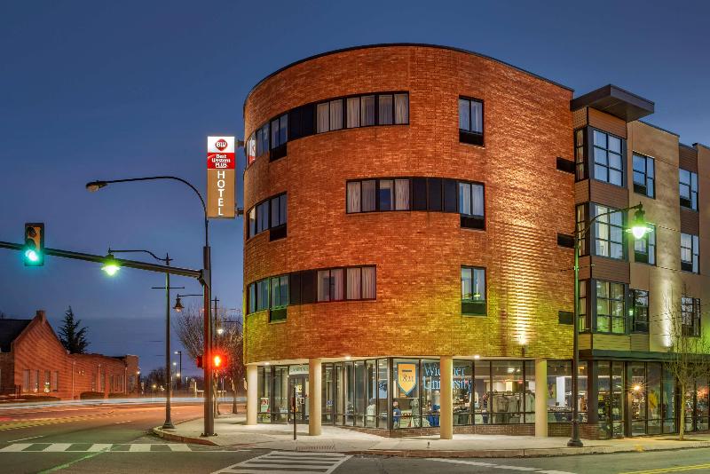 Отель Best Western Plus Philadelphia Airport South At Widener University