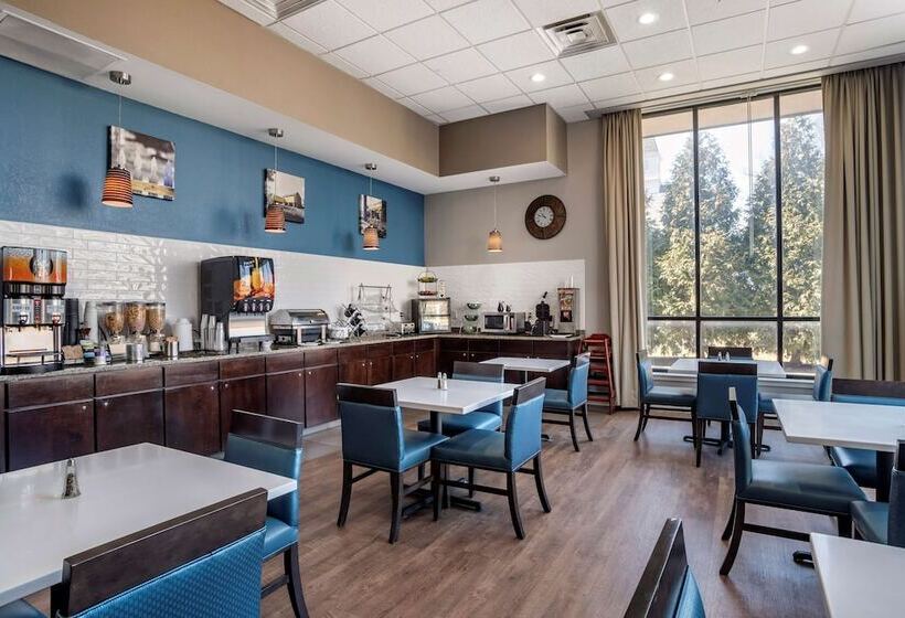 Отель Best Western Plus Philadelphia Airport South At Widener University