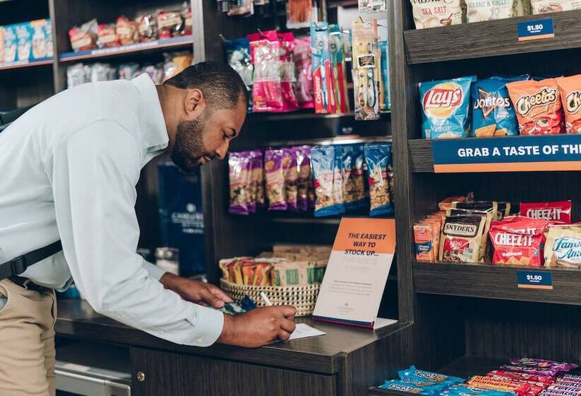 هتل Candlewood Suites Midland, An Ihg