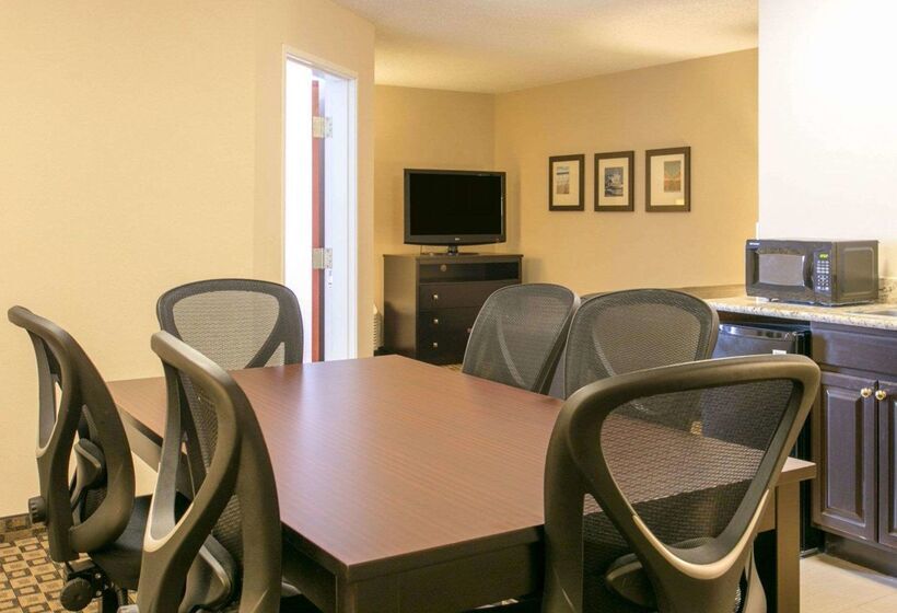 בית מלון כפרי Comfort Suites Benton Harbor  St. Joseph