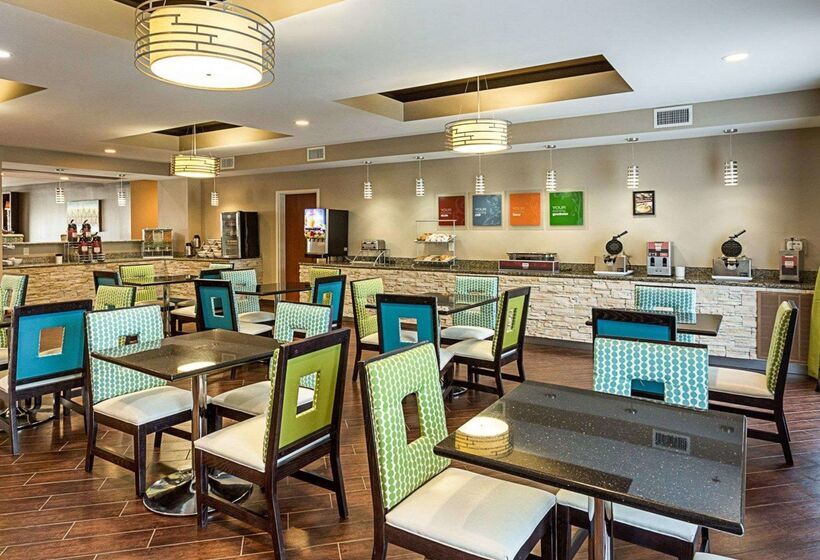 בית מלון כפרי Comfort Suites Near Tanger Outlet Mall