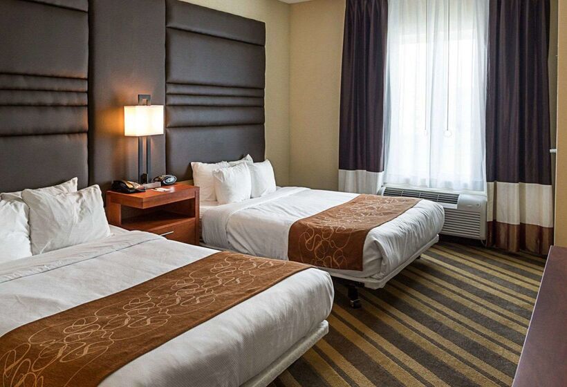 בית מלון כפרי Comfort Suites Near Tanger Outlet Mall